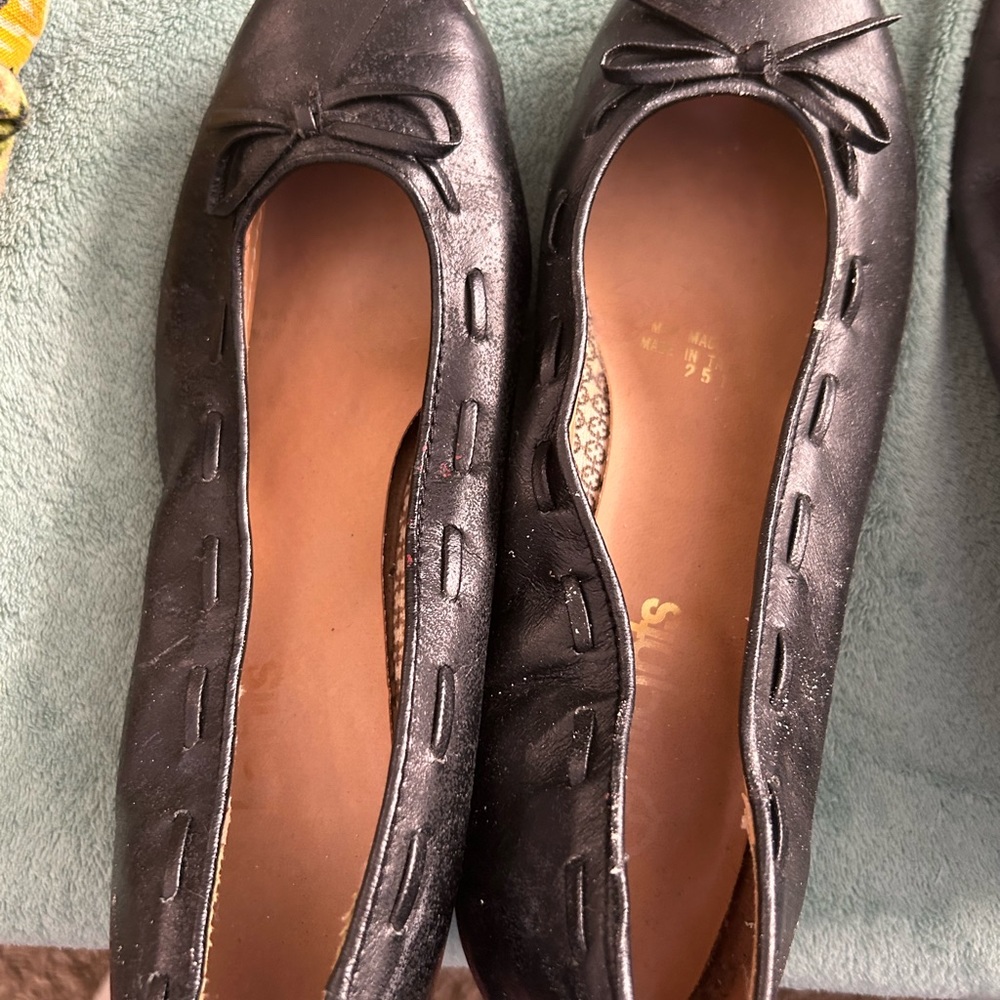 Women’s vintage shoes. Vintage black flats. Size 8.5
